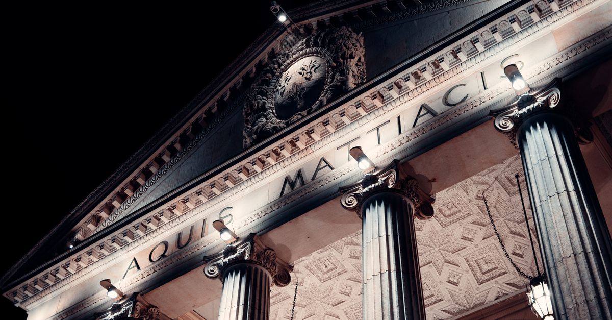 Dramatic night view of historic columns at Wiesbaden's landmark building.