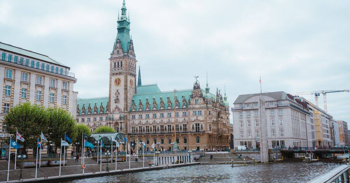 Scenic view of Hamburg Town Hall with canal, capturing classic European architecture in Germany.