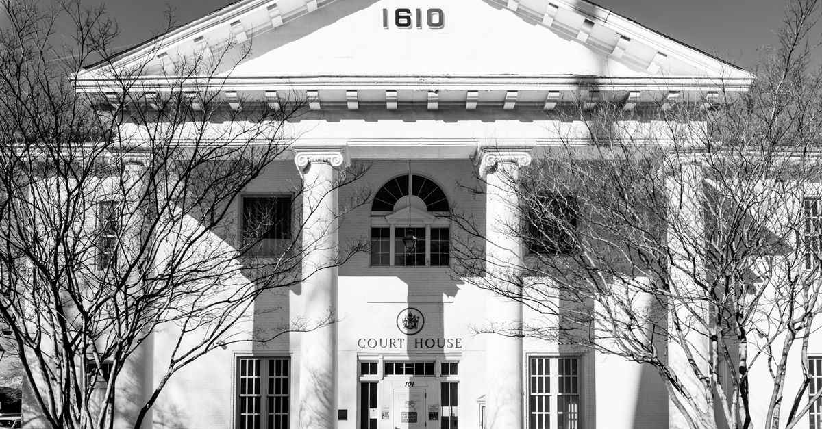 A black and white view of the historic courthouse facade in Hampton, Virginia, showcasing classic architecture.