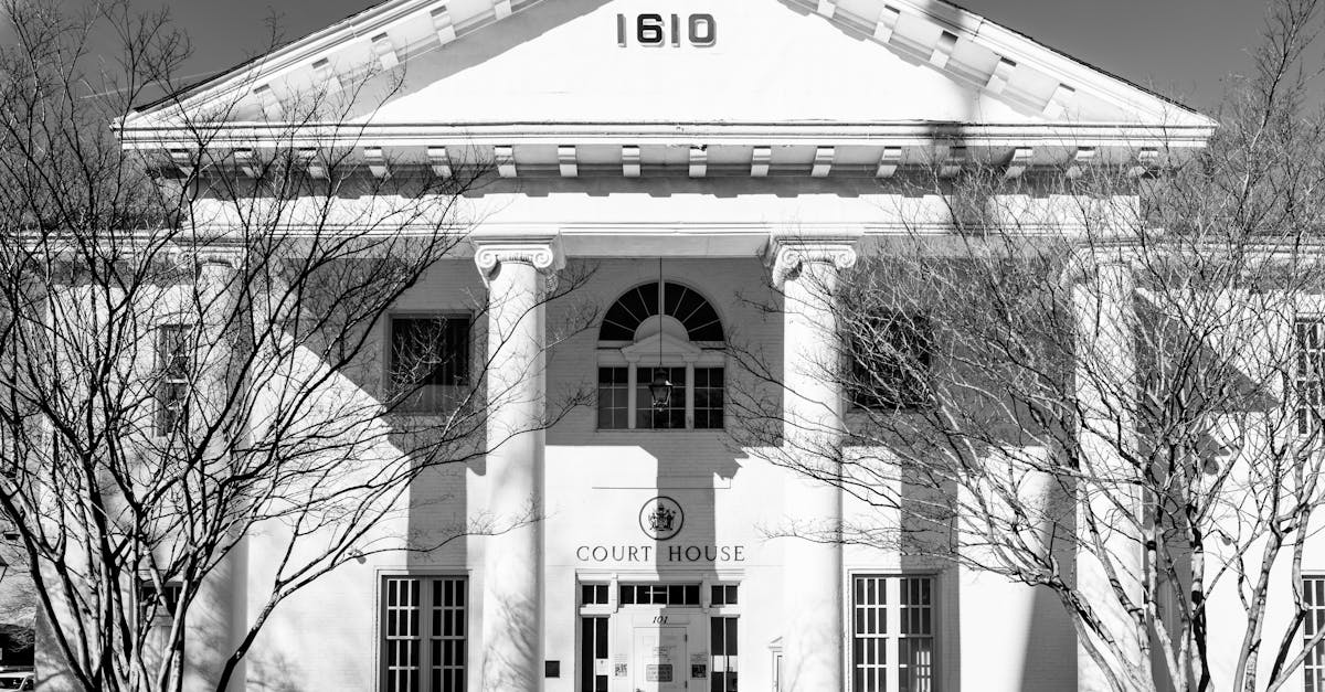 A black and white view of the historic courthouse facade in Hampton, Virginia, showcasing classic architecture.