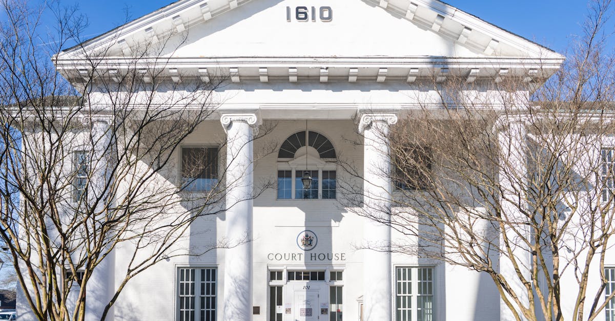 Front view of the historic Hampton Courthouse in Virginia, showcasing Neoclassical architecture.